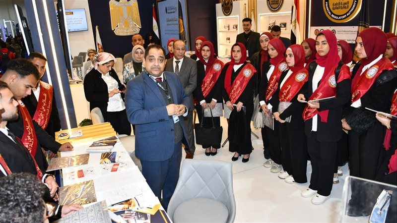 طلاب جامعة القناة