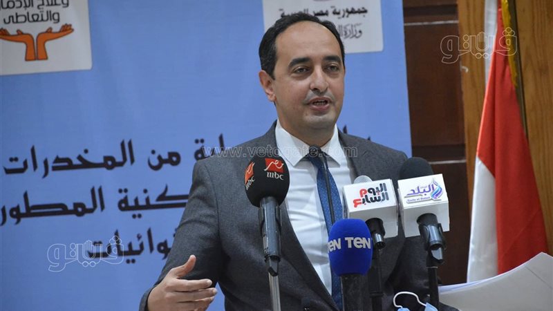  الدكتورعمرو عثمان