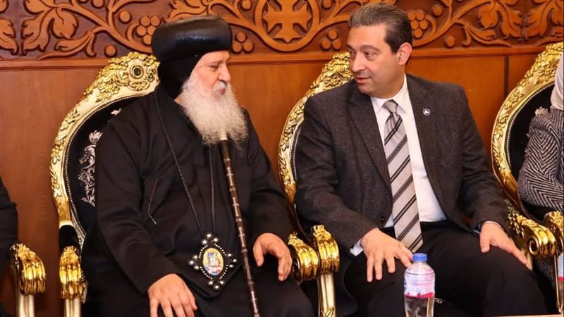 محافظ دمياط يُقدم