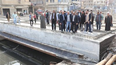 بتكلفة 100 مليون جنيه، محافظ الشرقية يتفقد أعمال تغطية مصرف بلبيس