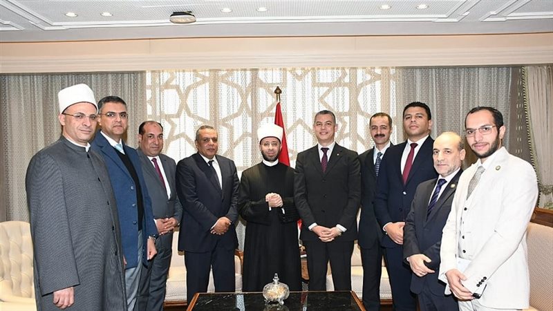 وزير الأوقاف يستقبل