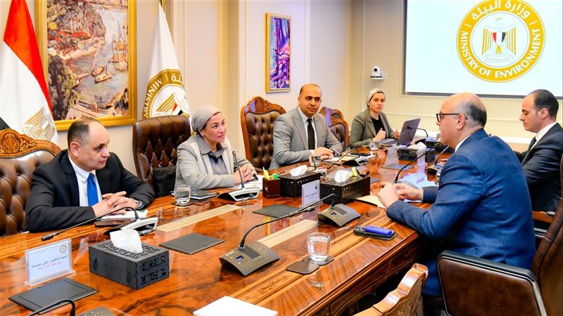 وزيرة البيئة ومحافظ