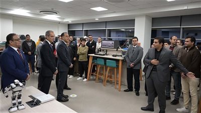 مدبولي يلتقي عددا من خريجى مبادرات 