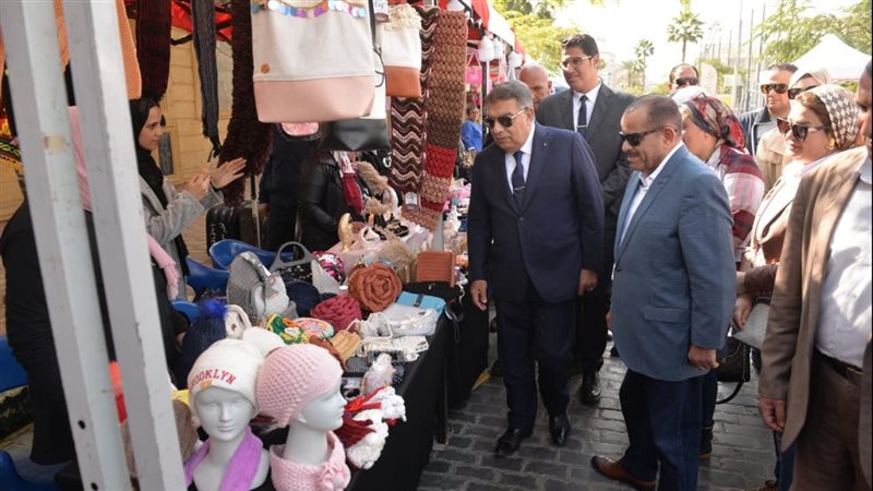 افتتاح المعرض، فيتو