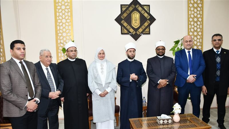 وزير الأوقاف يزور