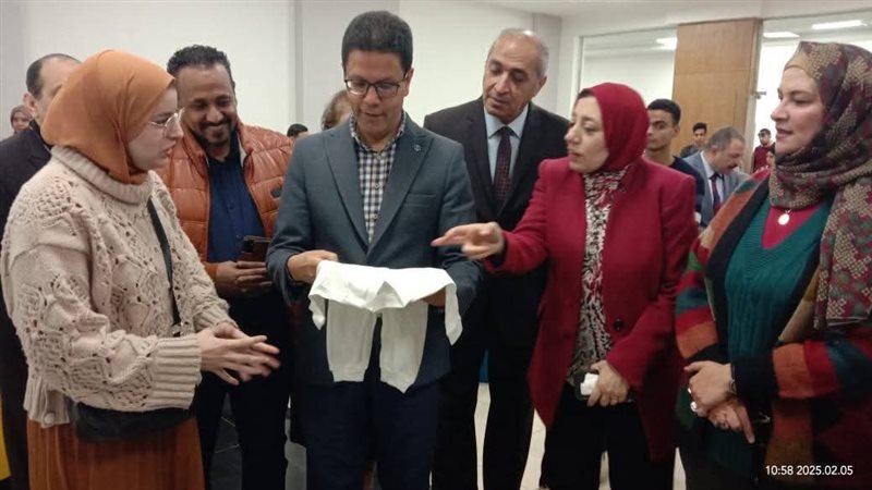 رئيس جامعة بنها خلال