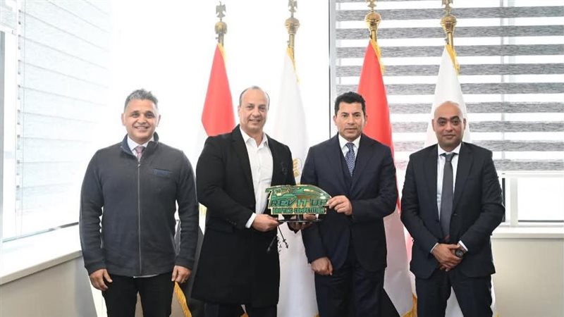 أشرف صبحي يشيد بالتوسع