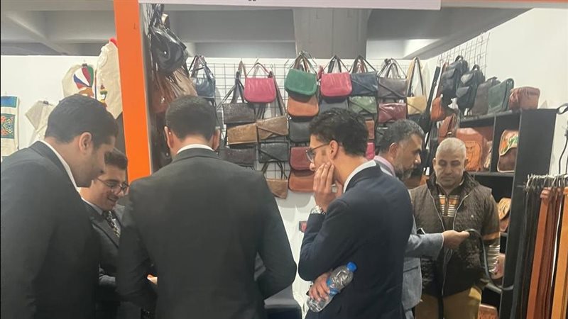 المشاركون ببرنامج