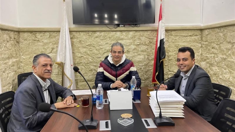 نقيب الإعلاميين يلتقى