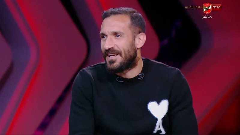 علي معلول لاعب الأهلي