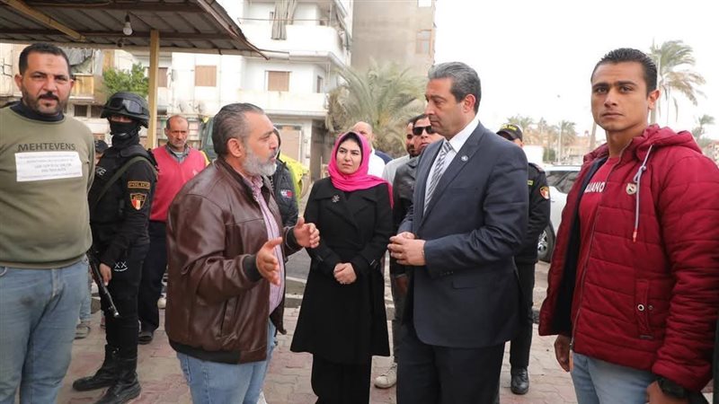 محافظ دمياط اثناء