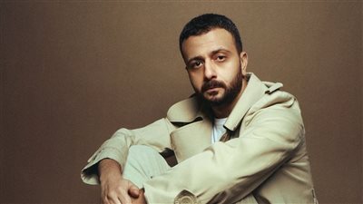 ينتظر أعمال في التليفزيون والإذاعة والسينما، نشاط فني مكثف للفنان تامر نبيل 