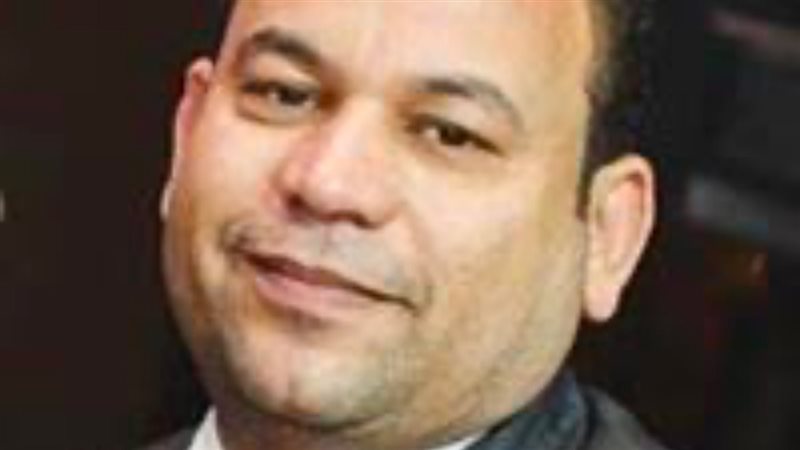 الكاتب الصحفي عبد