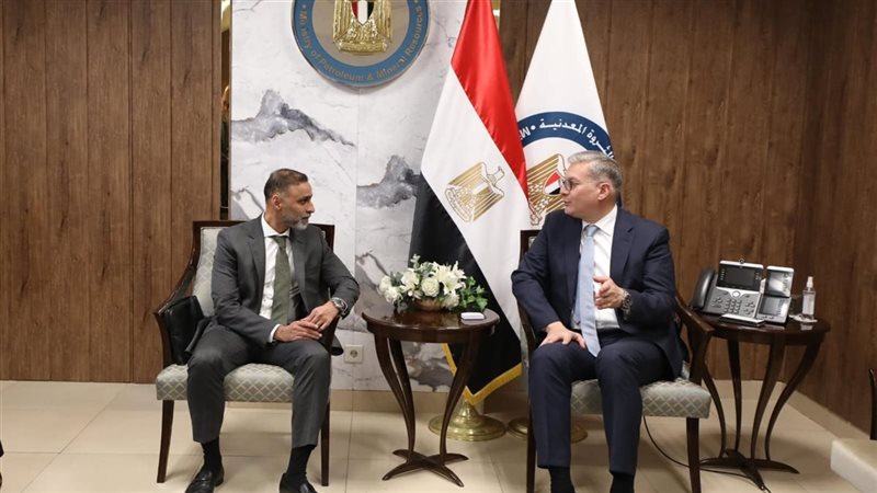 وزير البترول يبحث