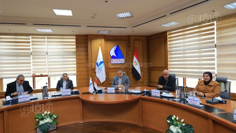 اجتماع مجلس العمداء