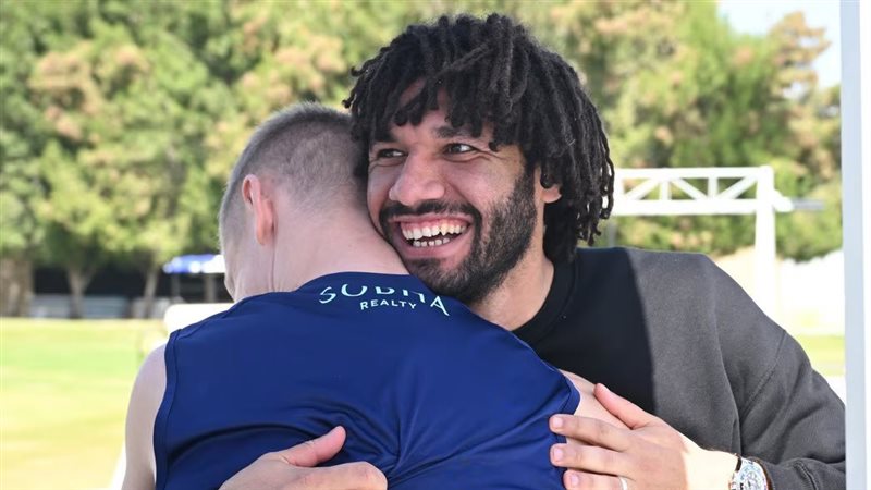 محمد النني يزور بعثة