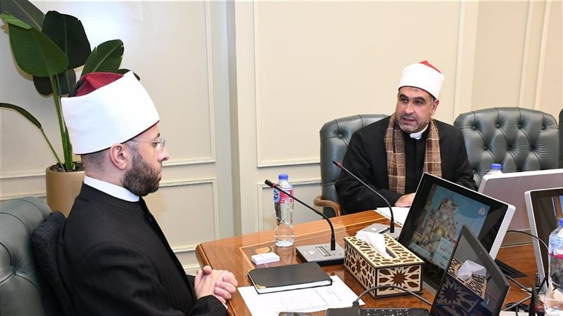 وزير الأوقاف يبحث