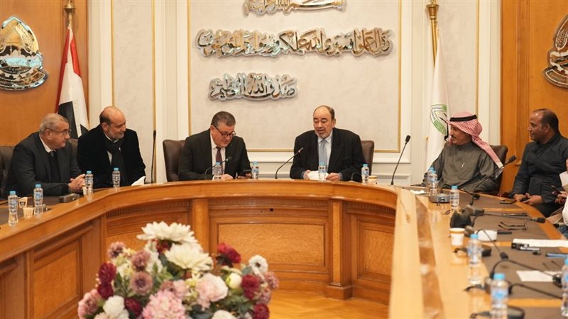 خلال الاجتماع