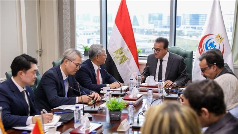 وزير الصحة مع سفير