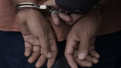 تجديد حبس 3 أشخاص بتهمة إدارة مصنع غير مرخص لتعديل شكمانات السيارات بالقطامية
