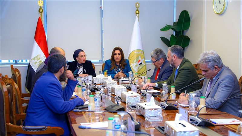 وزيرتا البيئة والتنمية