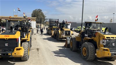 عبور دفعة جديدة من الجرافات معبر رفح لغزة 