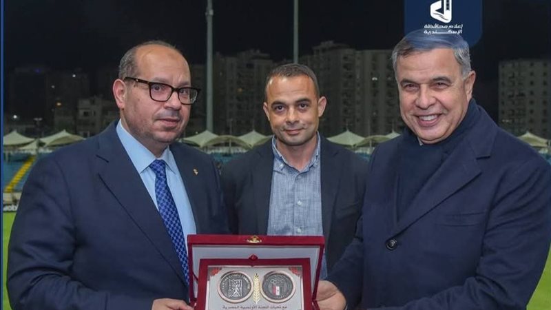 ياسر إدريس يشهد نهائيات