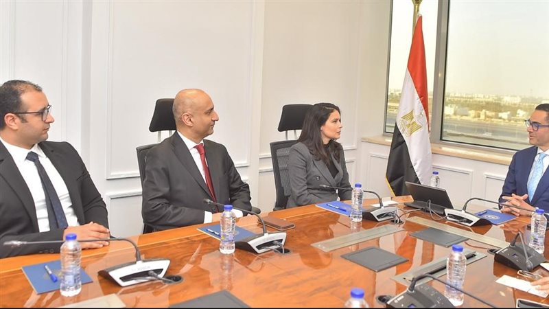 للقاء وزير الاستثمار