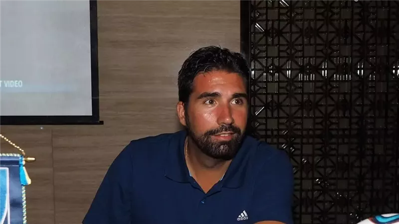 مانويل نافارو،فيتو