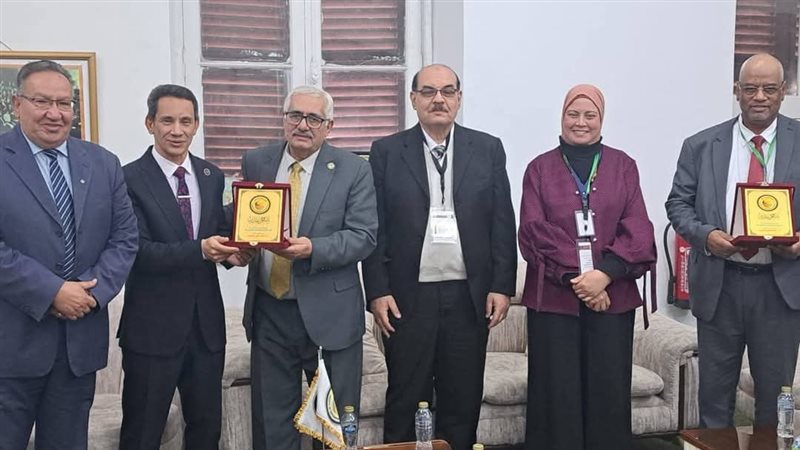 جامعة عين شمس، فيتو
