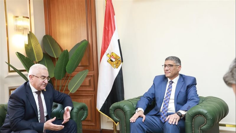 محافظ الجيزة وسفير