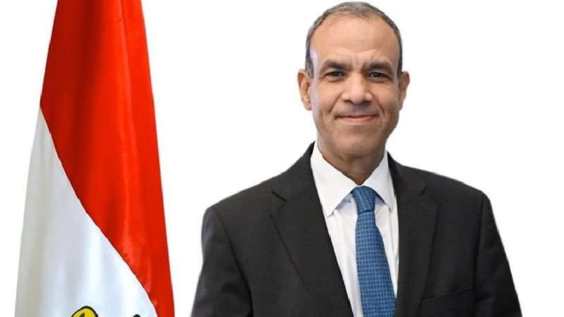 الدكتور بدر عبد العاطى،