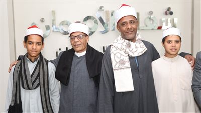 وفد الأزهر الشريف يدعم مرضى السرطان بمستشفي أورام الأقصر 