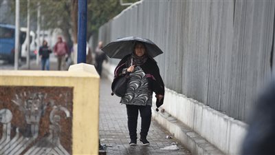موجة شديدة البرودة تؤثر في البلاد.. نشاط للرياح يزيد من الإحساس ببرودة الطقس.. أمطار متوسطة على السواحل الشرقية.. وهذا موعد ارتفاع درجات الحرارة