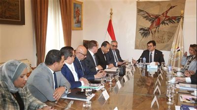 وزير الثقافة يعقد اجتماعًا موسعًا بقيادات الوزارة لمتابعة الخطة الاستثمارية وبرنامج فعاليات رمضان