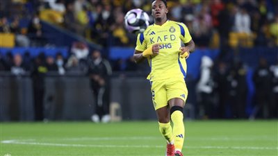 عقوبة قاسية لـ جون دوران بعد الاعتداء على لاعب الاتفاق بالدوري السعودي (فيديو)
