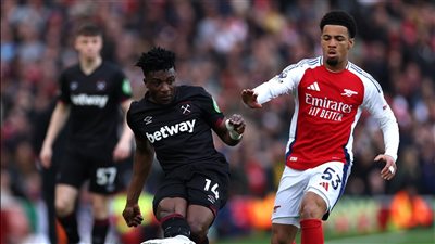 الدوري الإنجليزي، وست هام يتقدم على آرسنال بهدف في الشوط الأول