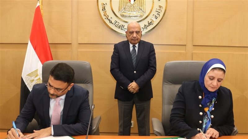 توقيع اتفاقتي تخزين