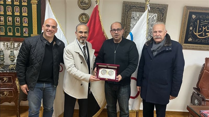ياسر إدريس يستقبل