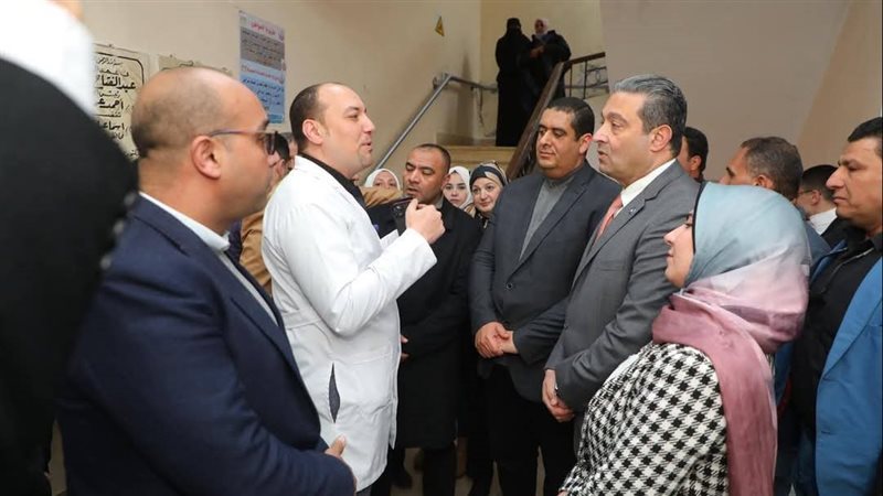 محافظ دمياط في زيارته
