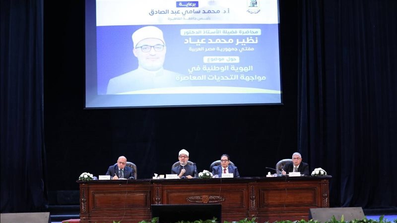 الدكتور نظير عياد،