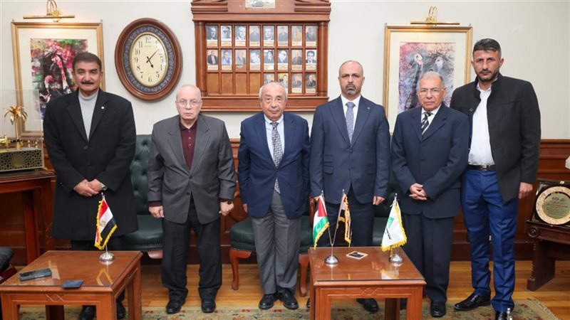 نقيب المهندسين يلتقي