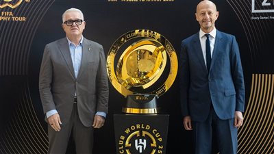 وصول كأس العالم للأندية لمقر الهلال السعودي (فيديو)