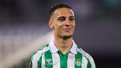 مانشستر يونايتد يعلن رحيل ثنائي الفريق إلى ريال بيتيس ونابولي