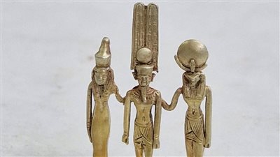الكشف عن مجموعة من الخواتم والتمائم والحلي المصنوع من الذهب من عصر الأسرة 26 بمعابد الكرنك