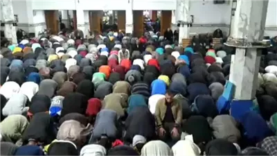مساجد الإسكندرية تتزين وتمتلئ بالمصلين في أول ليالي رمضان (صور)