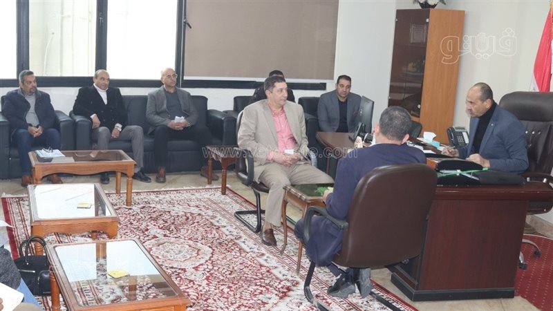 سكرتير بني سويف يجتمع