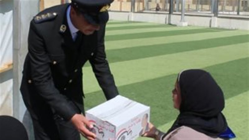 الداخلية توزع عبوات