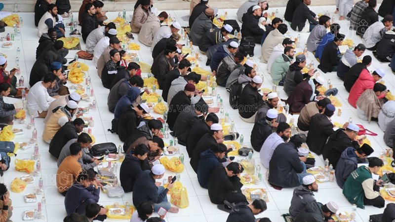 إفطار الطلاب الوافدين
