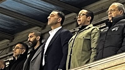ميدو يدعم الزمالك من المدرجات في مباراة إنبي (صور) 